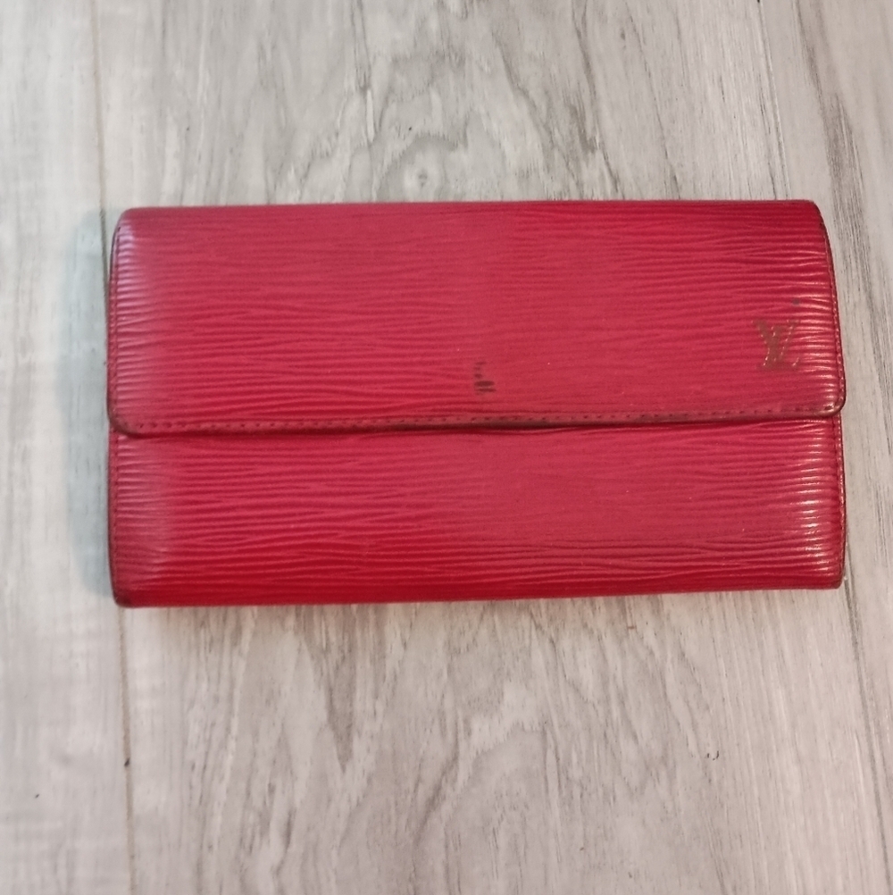Louis Vuitton Sarah leather wallet red